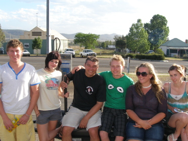 The Gang. Left to right. Lynden, Rach, Willo, Jacob, kelly and Jacqui. Jake Hiep took the pic